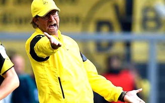 Dortmund suýt hụt chân tại sân Augsburg
